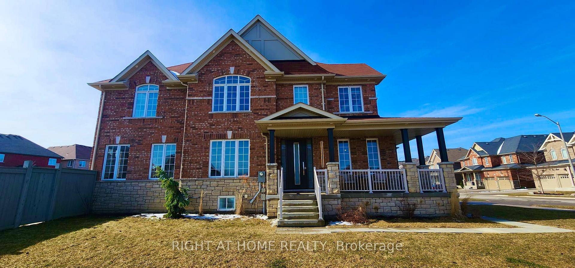 This exquisite detached home boasts an impressive 3, 000 square feet of living space, featuring four bedrooms and five bathrooms.