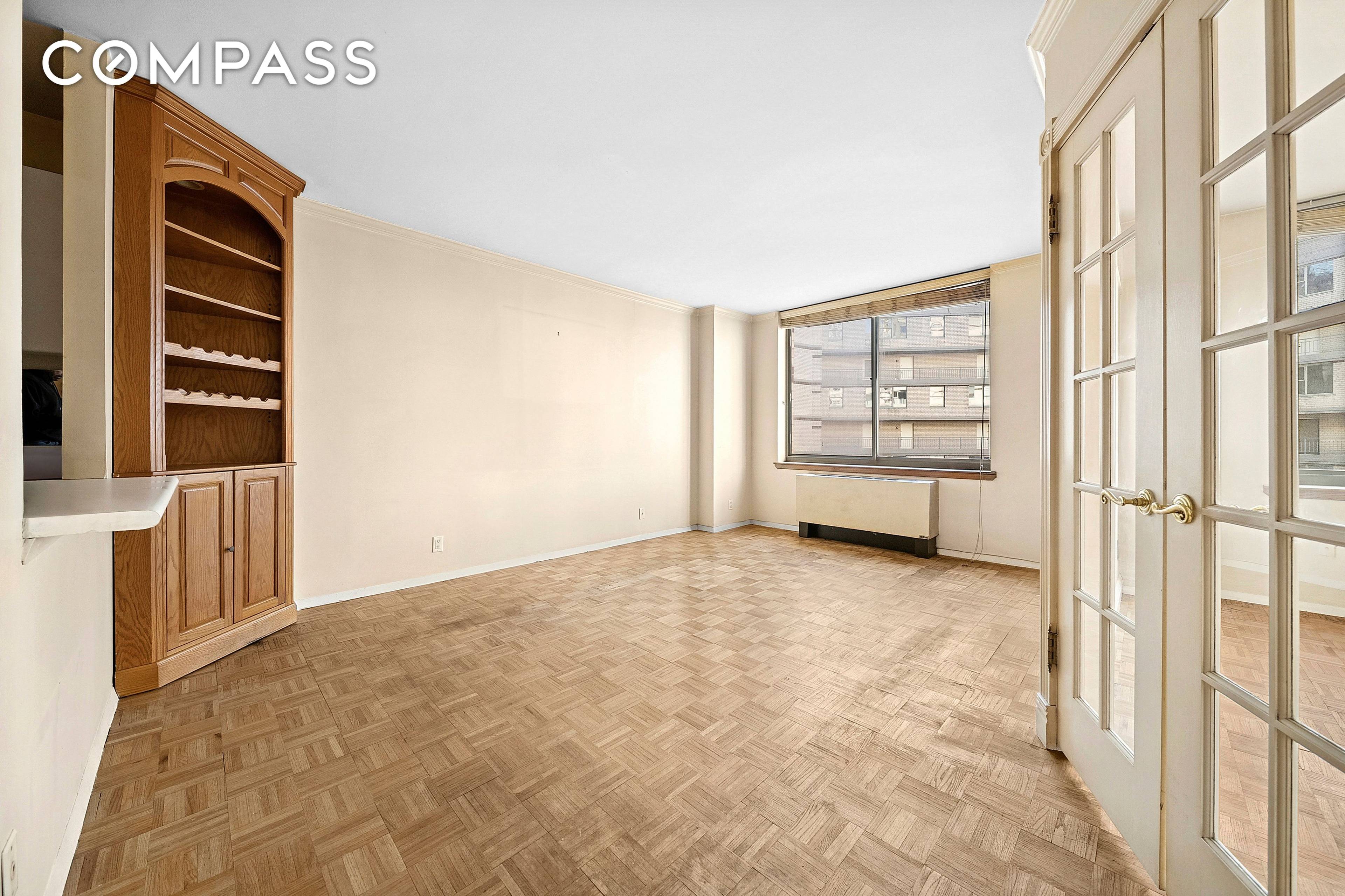 Bright, quiet and full of promise this one bedroom home in a full service Battery Park City condominium faces southwest and looks out over a beautifully landscaped garden, delivering abundant ...