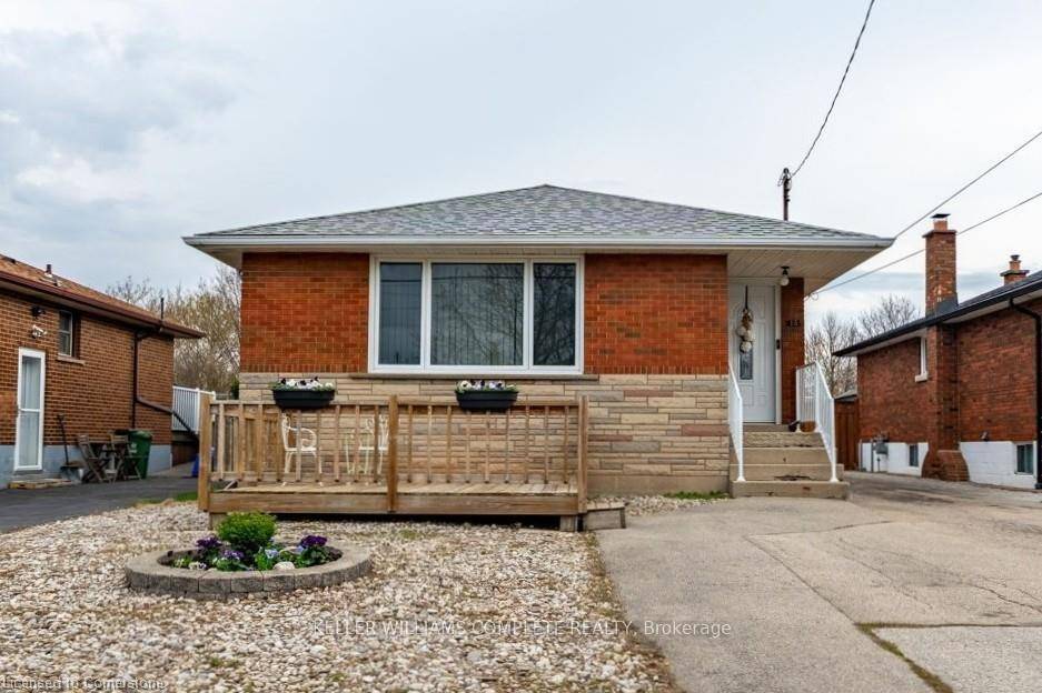 Presenting this home nestled on a family friendly, mature, private Court in the prestigious Rosedale Area, just a leisurely stroll away from the renowned Kings Forest Golf Course, walking trails ...