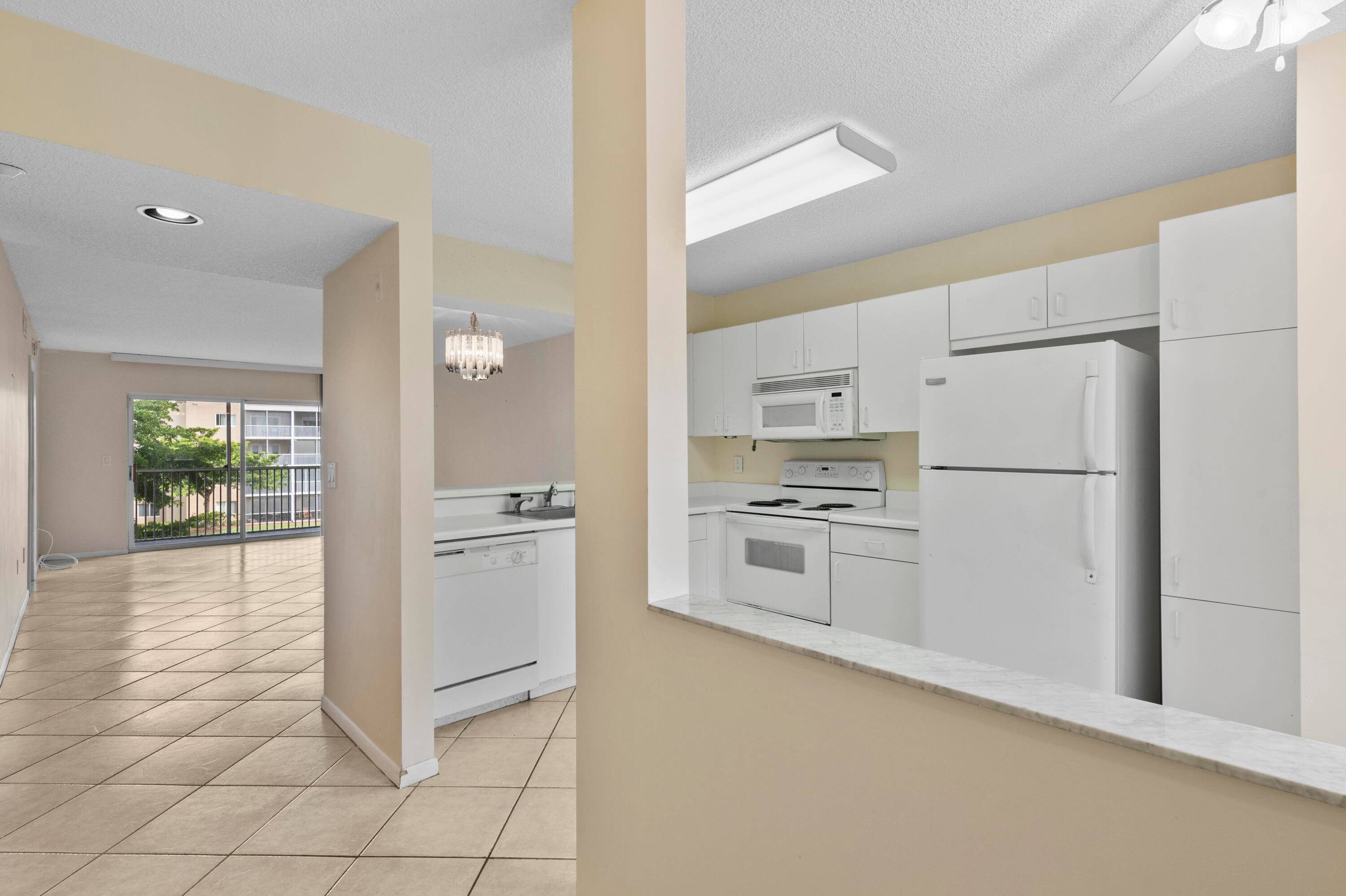 Price to Sell ! Bright Airy 2 2 condo located in desirable Kings Point in Tamarac, 55 Gated Community on 3rd Floor with Lake view.