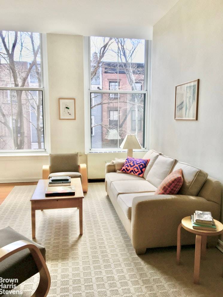 SPACIOUS amp ; BRIGHT 1 BD PRIME COBBLE HILLPRICE REDUCUCTION 799, 000 This beautifully updated and well maintained, large 805 sq.
