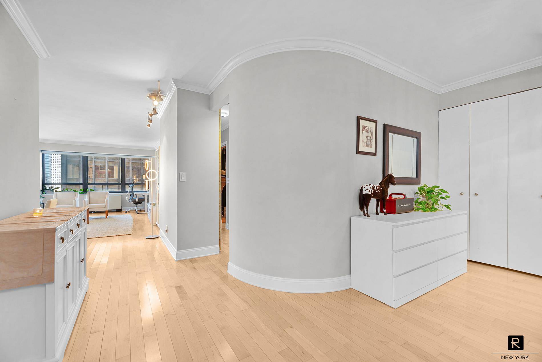 INVESTOR UNIT TENANT IN PLACE UNTIL 2027 Turnkey Investment in Midtown East !