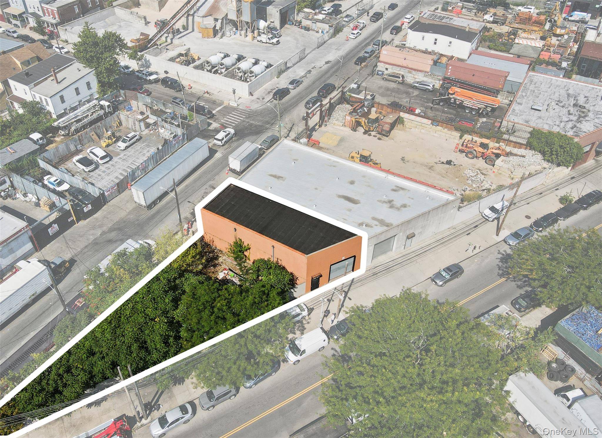 Rare opportunity to own a versatile 2, 000 sq ft warehouse with soaring 26 foot ceilings and an expansive 3, 500 sq ft outdoor yard, fully enclosed by a high ...