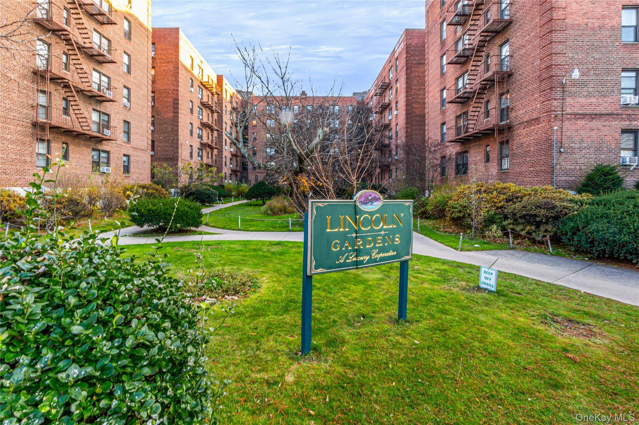 Top Floor large original cooperative apartment with 3 bedroom in distinguished Lincoln Gardens.