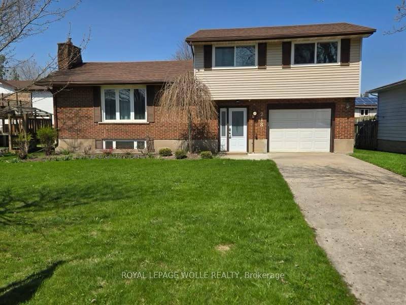 This well maintained 3 bedroom family home is ready for its next owners !