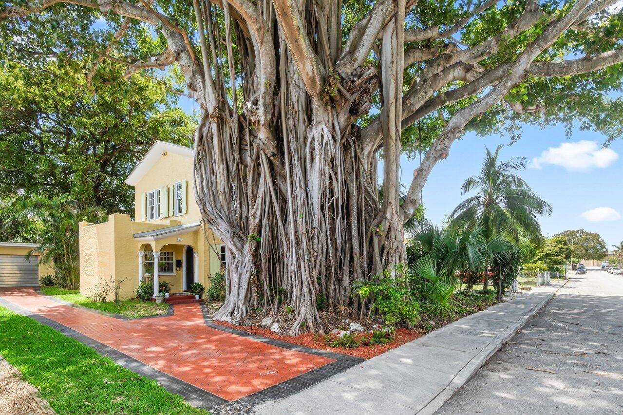 It's hard to imagine in today's world, but very special, how a well built home from 100 years ago can provide such peacefulness.