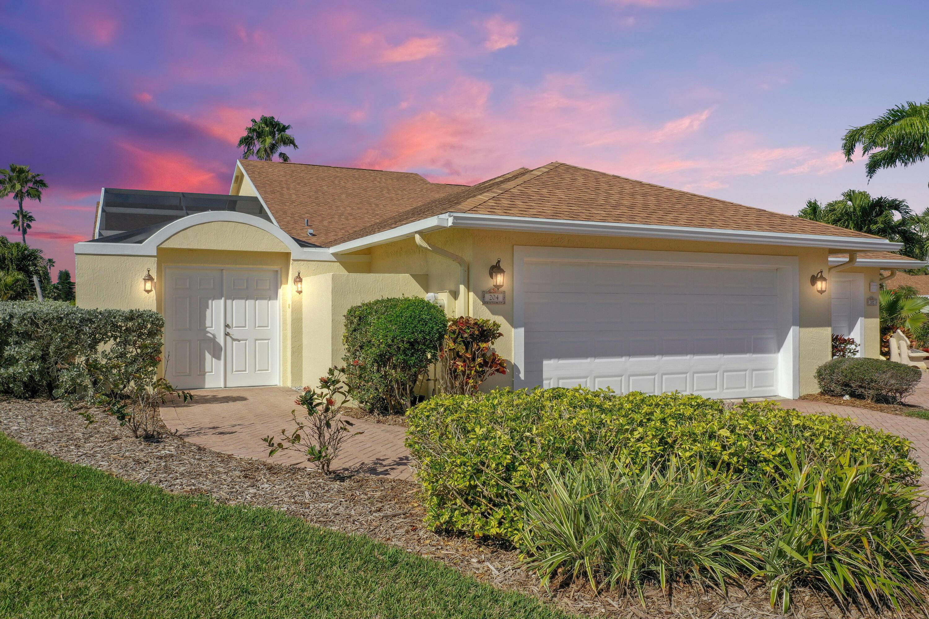Charming fully furnished 3 bedroom, 2 bathroom home just steps from the beach !