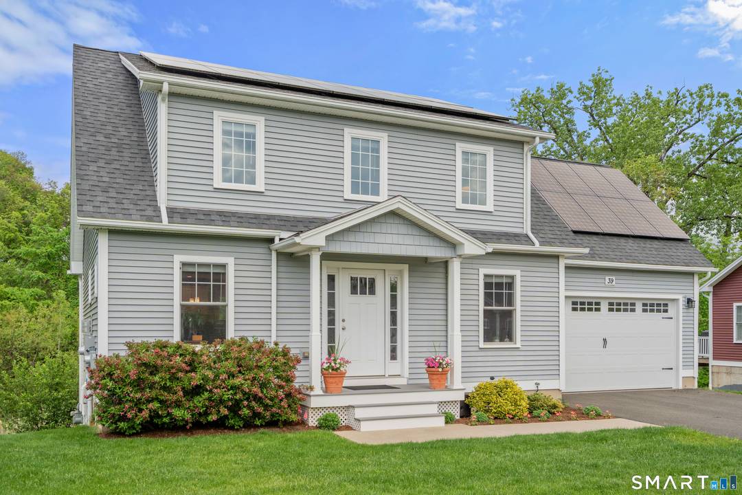 Beautiful, turn key Colonial in lovely Chapman Chase !