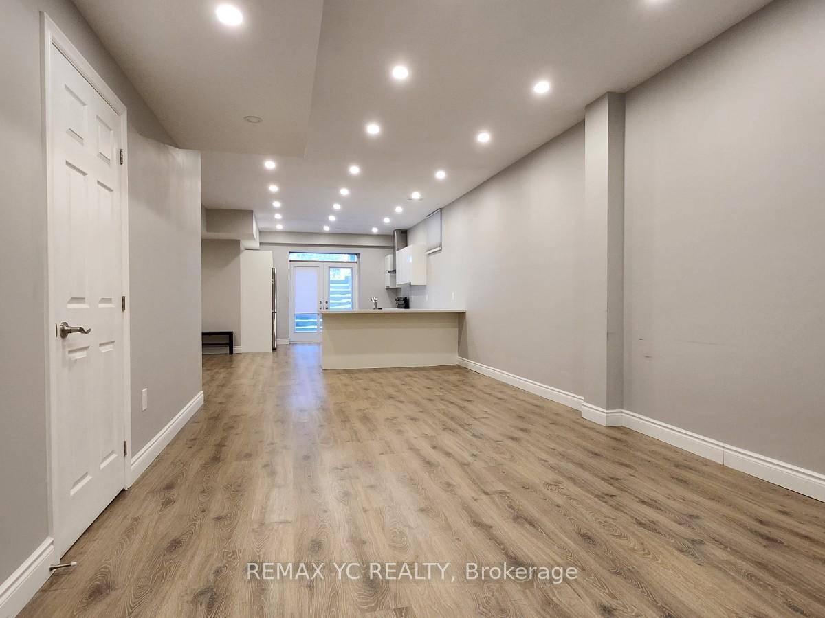 Welcome to 127 WILDWOOD AVE, RICHMOND HILL, the combination of urban life and nature friendly residence.