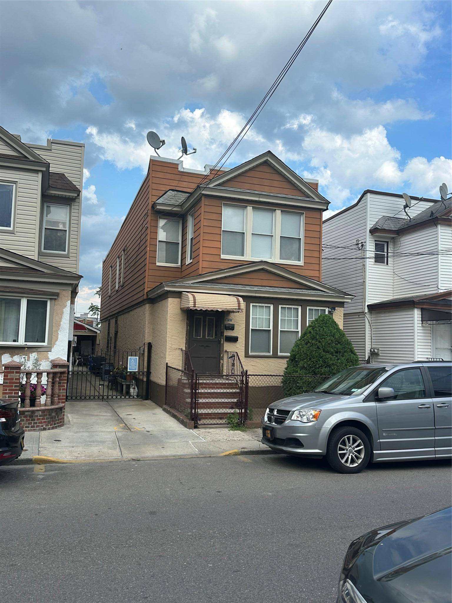 Zoning district C4 5X 13500 SQFT Residential Space With 2700 SQFT Community Space Buildable, 27 100 Lot.
