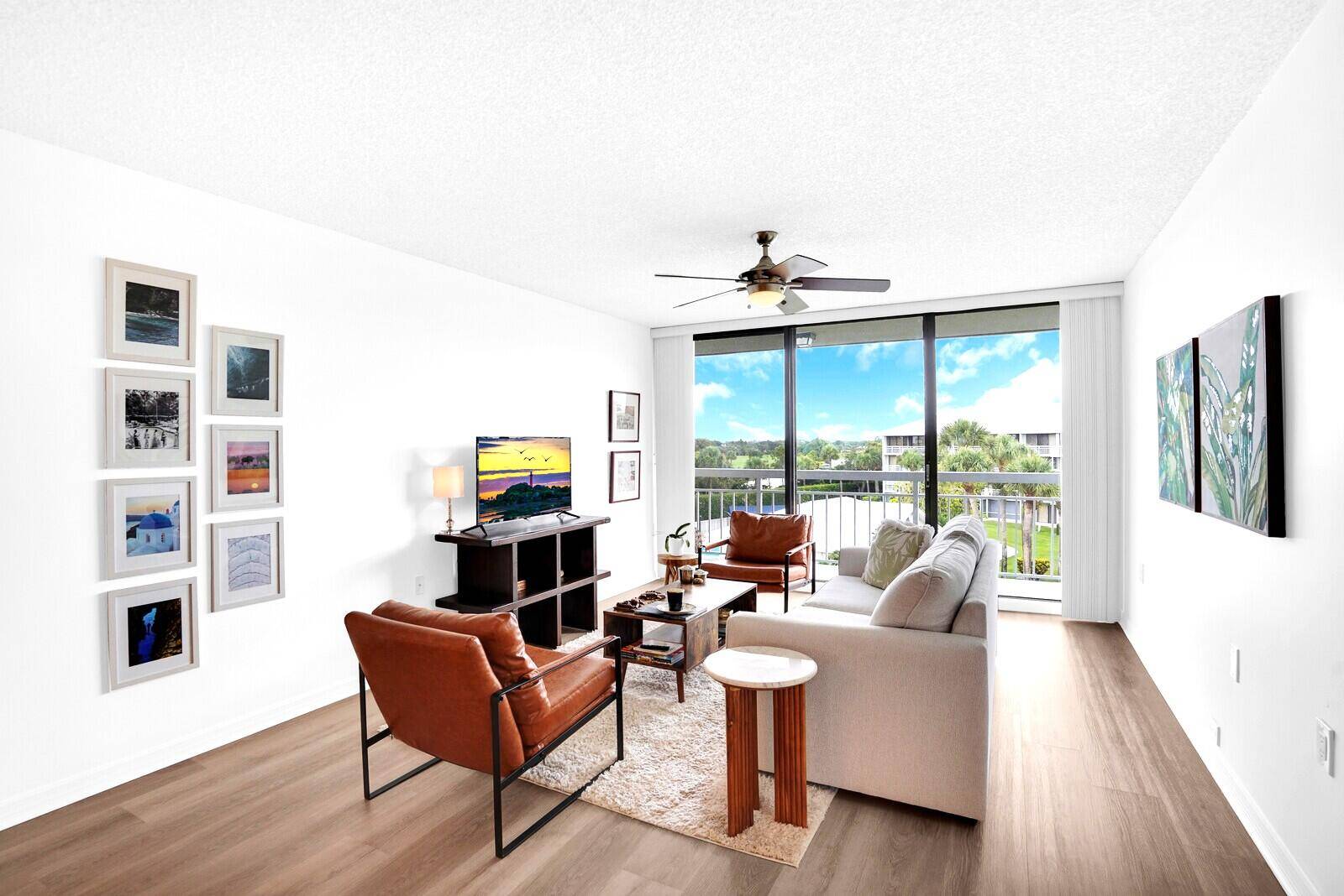 IMMACULATE PENTHOUSE CONDO overlooking the lake, pool and Bear Lakes golf course.