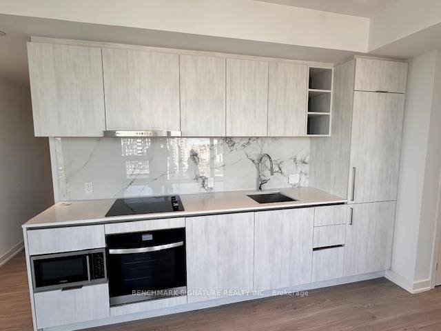Welcome to 8 Wellesley St W A brand new, never lived in luxury condo in the heart of downtown Toronto.