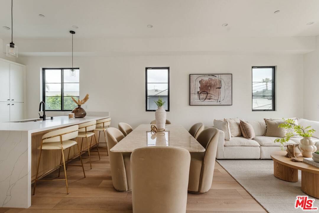 1954 1/2 S Garth Ave 6BR La