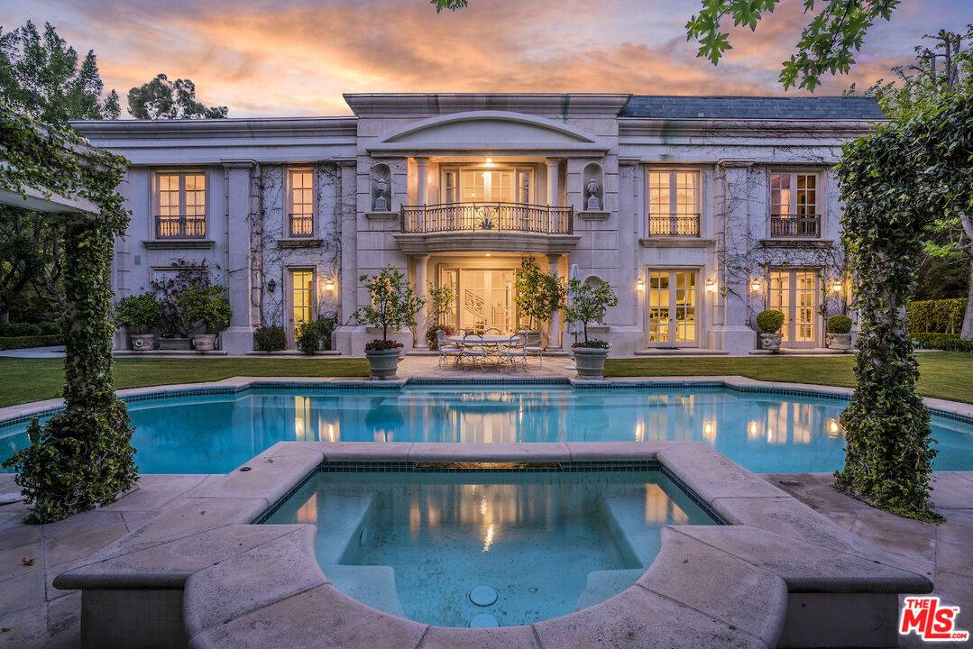 9742  W WENDOVER DR Beverly Hills Flats LA