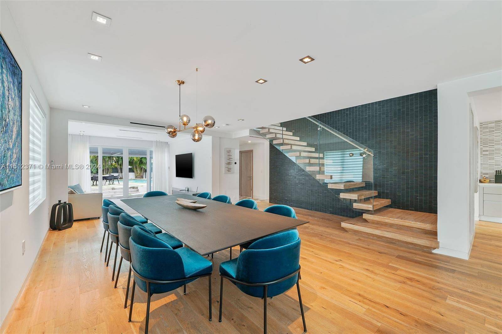 Your access to become a resident to one of the most desirable locations here in Miami Beach awaits.