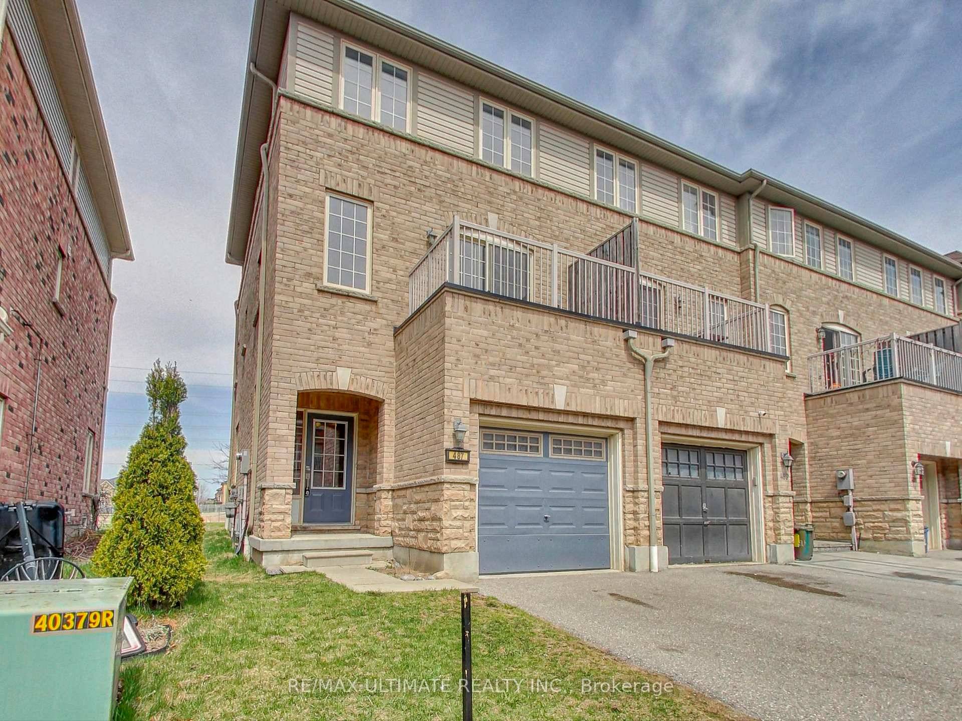 Fully Renovated 3 Bedroom Freehold End Unit Townhome Feels Like a Semi !