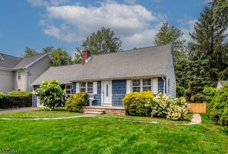 Charming Ranch in a Prime Location !