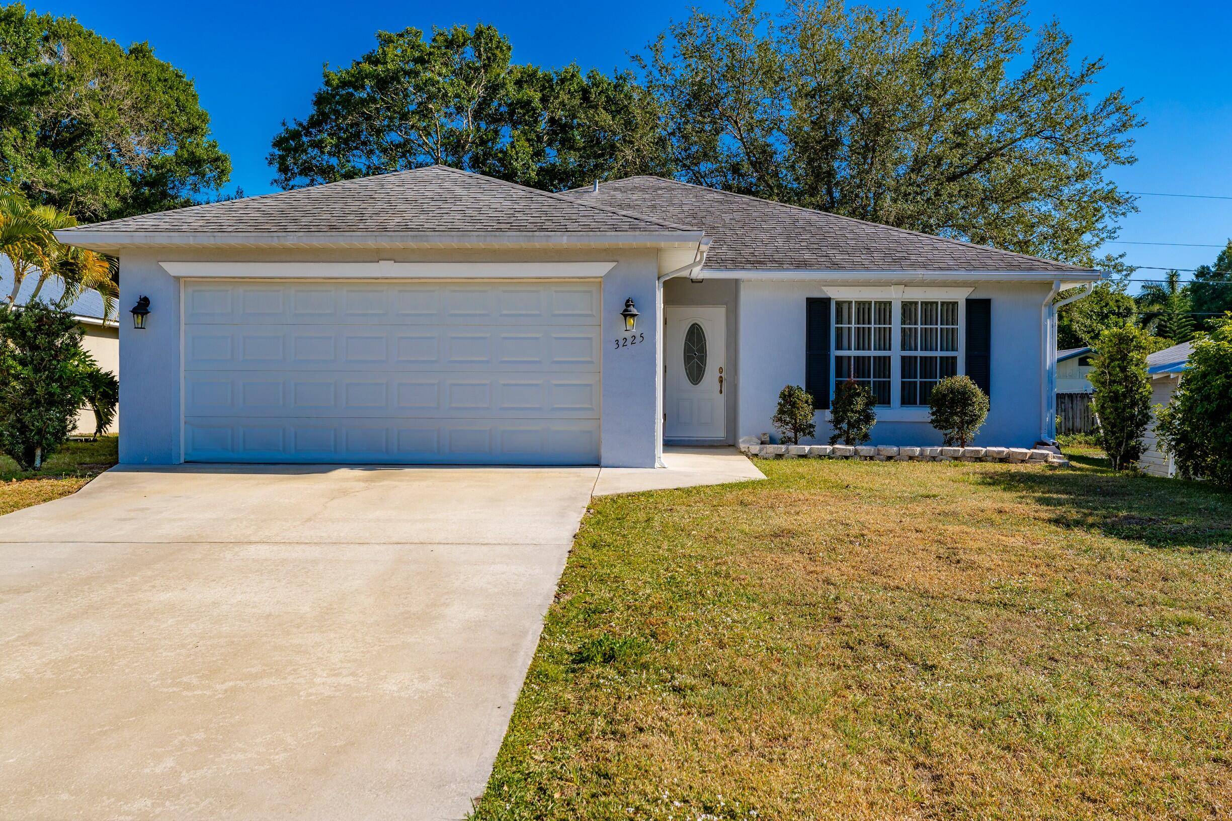 Discover the perfect starter home in the heart of Vero Beach !