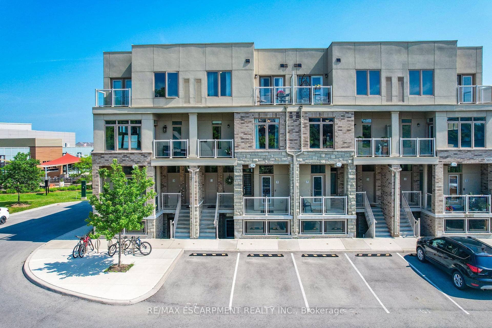 MODERN LIVING MEETS WINE COUNTRY CHARM.