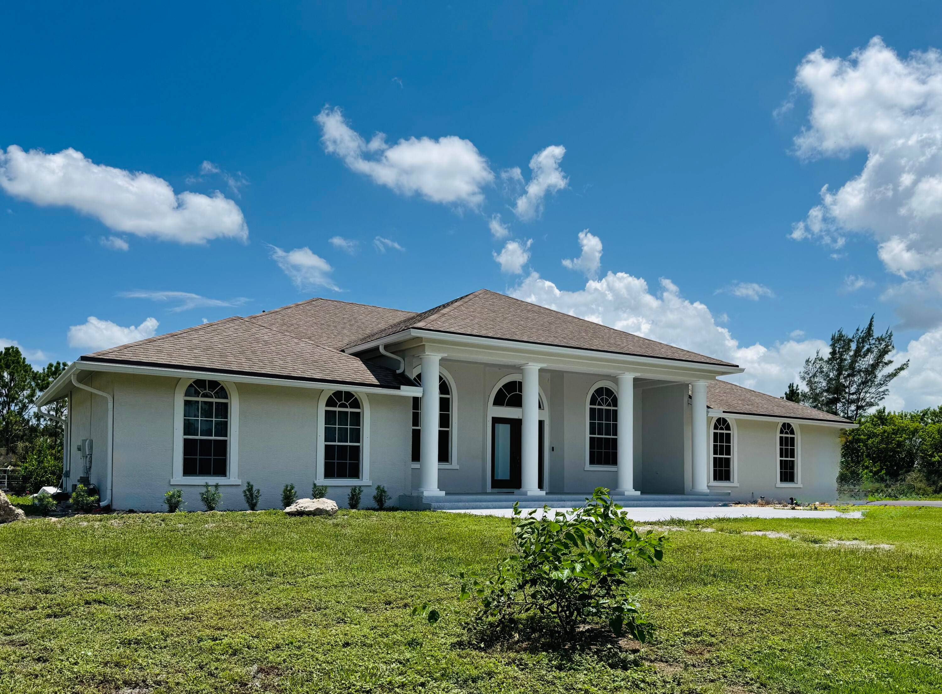 Exquisite Equestrian Estate in Loxahatchee Modern Luxury Meets Country Living !
