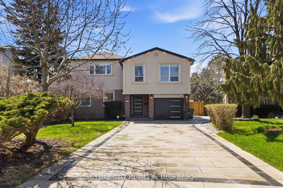 Welcome to 2711 Spruce Needle Court in beautiful and mature area of Erin Mills.