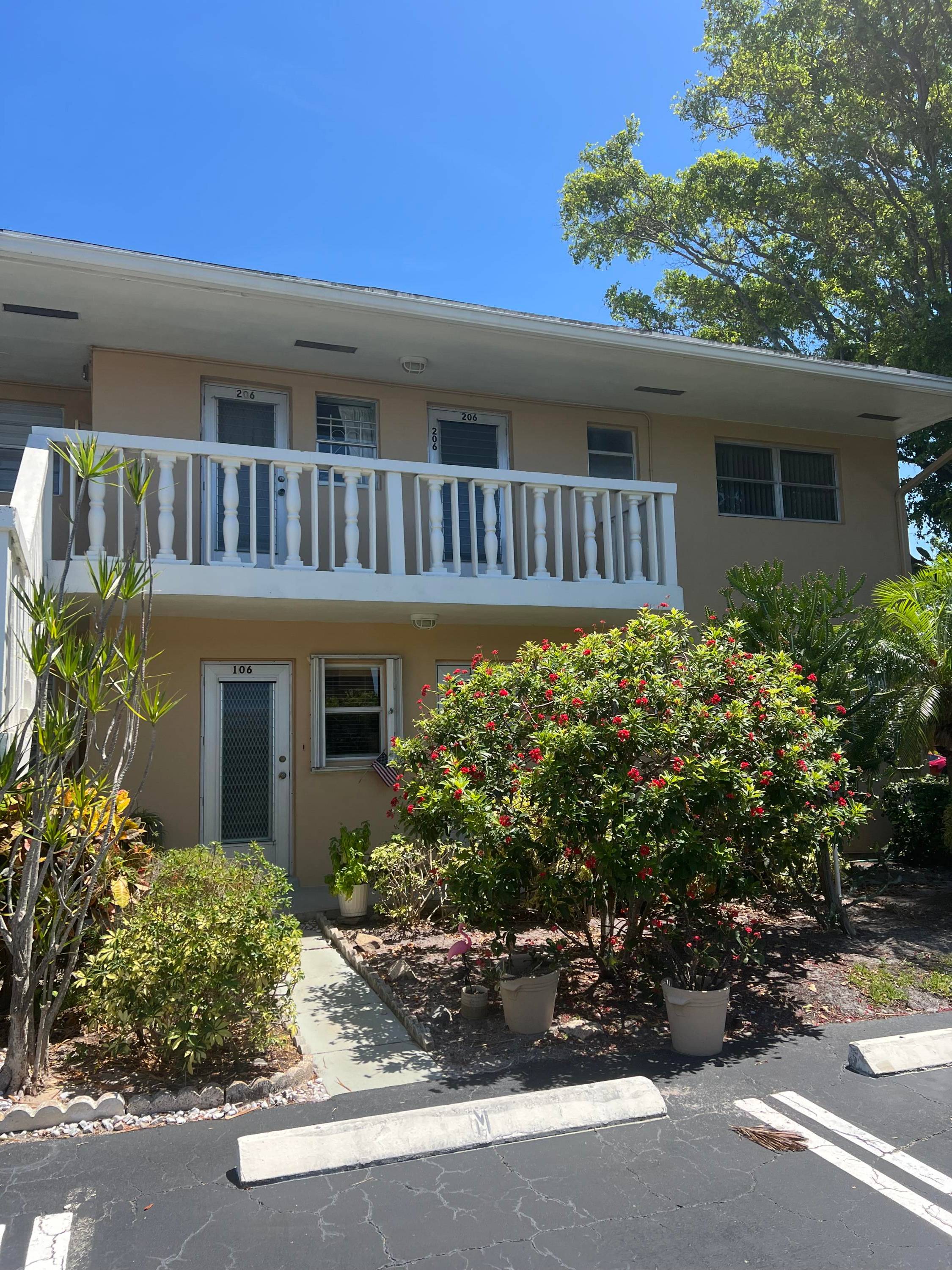 Welcome to this priced to sell 2 bedroom, 2 full bathroom condo in the desirable 55 community of Village Royale all for under 100, 000 !