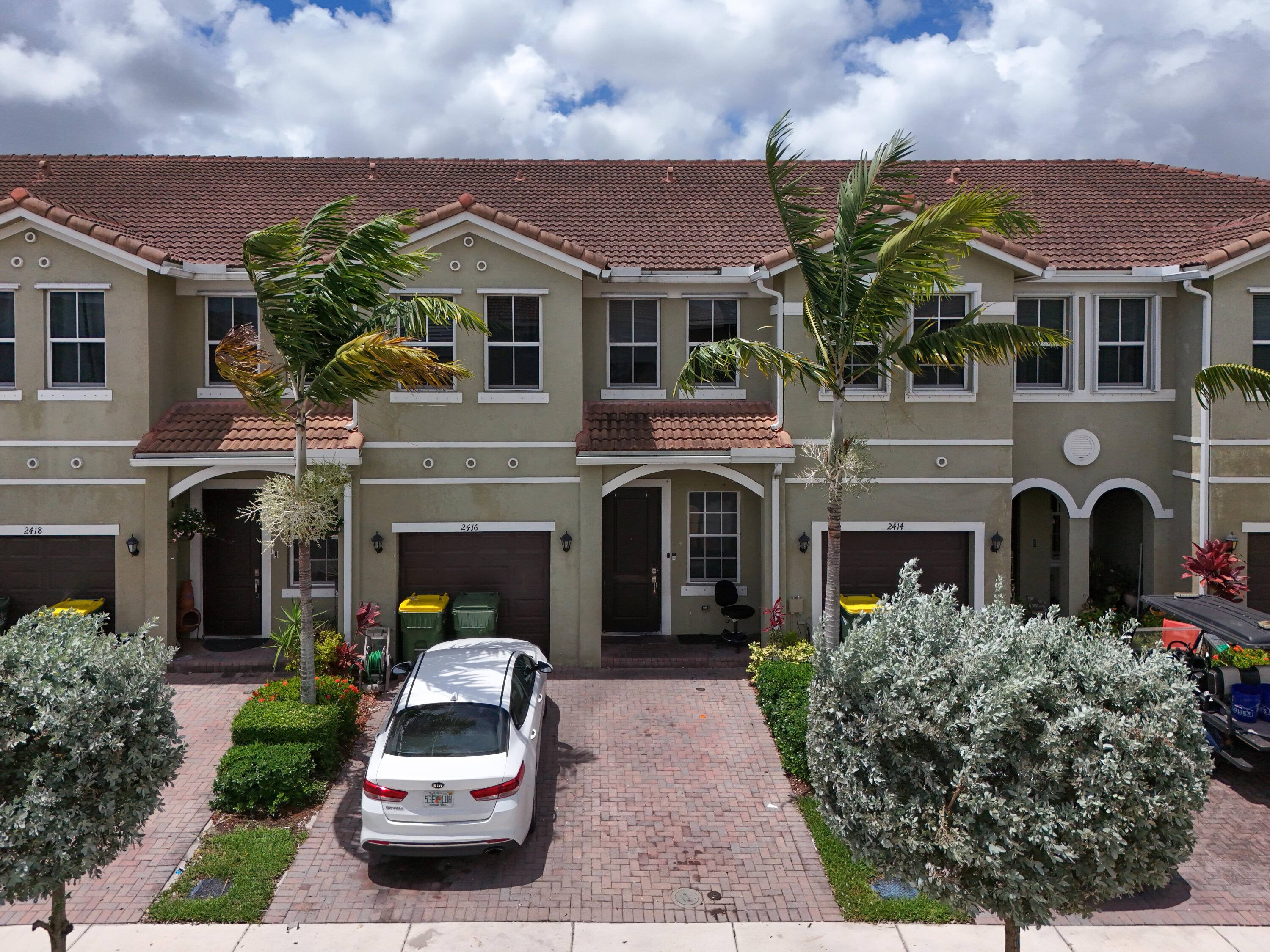 Beautiful 4 bed, 3 bath townhome in Keys Garden community with lake view !