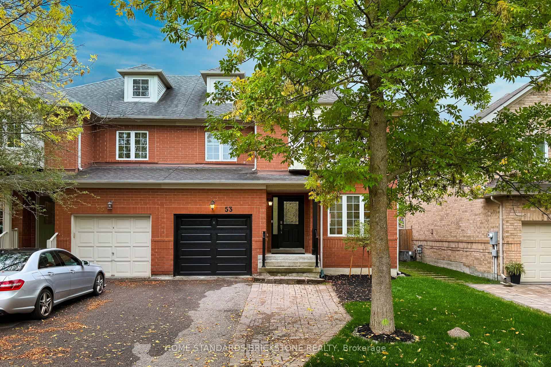 Exquisite amp ; Tastefully designed Semi Detached in Aurora's sought after desirable community, this beautifully 3 BR 1, 3 Bath family home is loaded with upgrades offers peace of mind ...