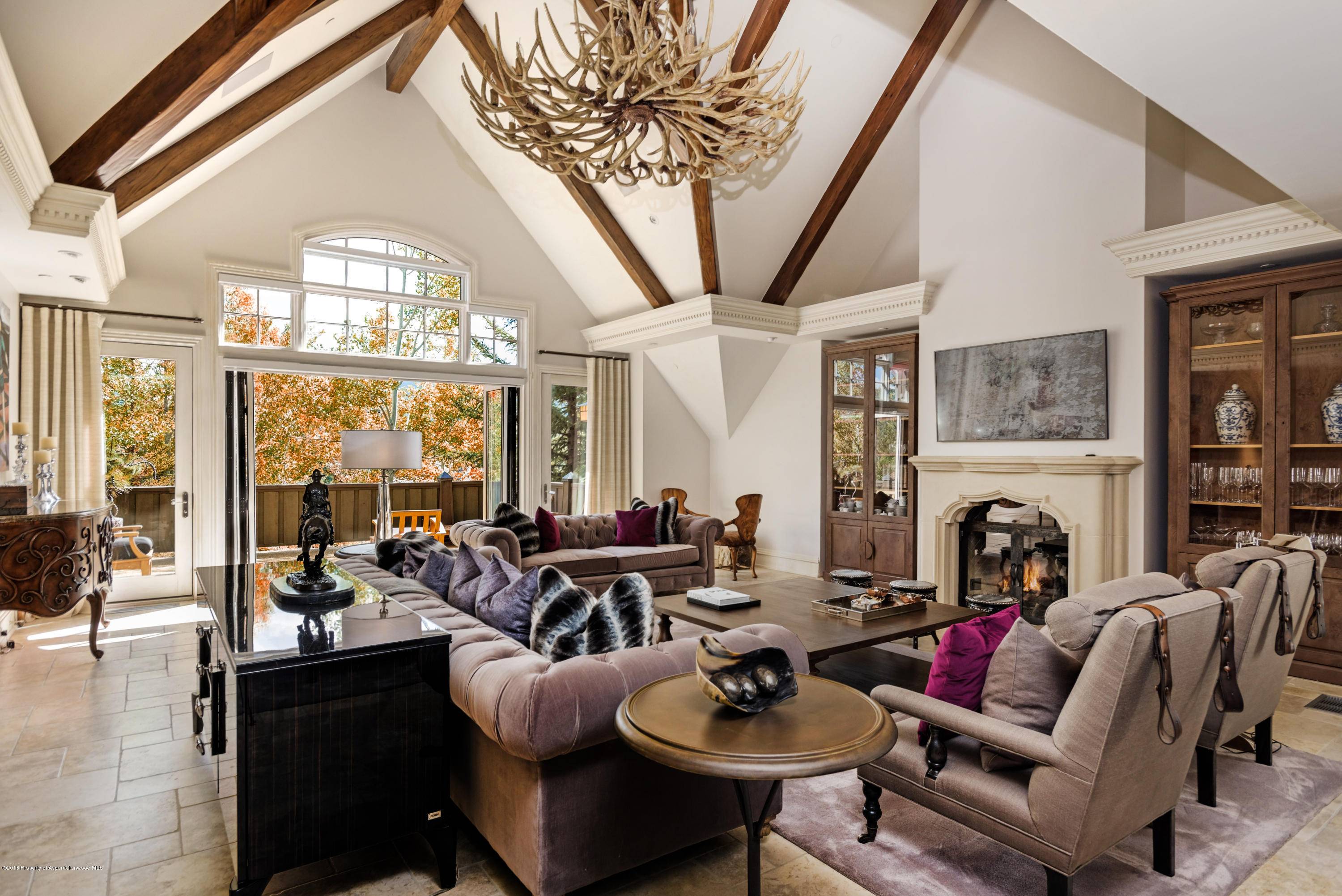 Experience the luxury of this grand and spacious four bedroom Maroon Creek Townhome conveniently located just a few minutes from downtown Aspen, and steps to the Tiehack lift for a ...