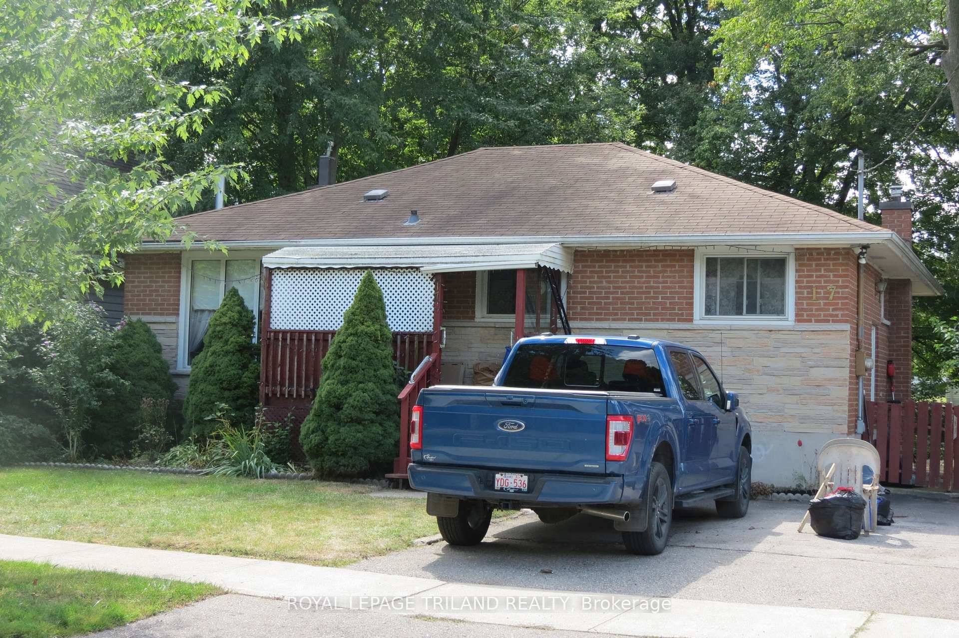 Welcome to this beautiful 3 bedroom, 1.