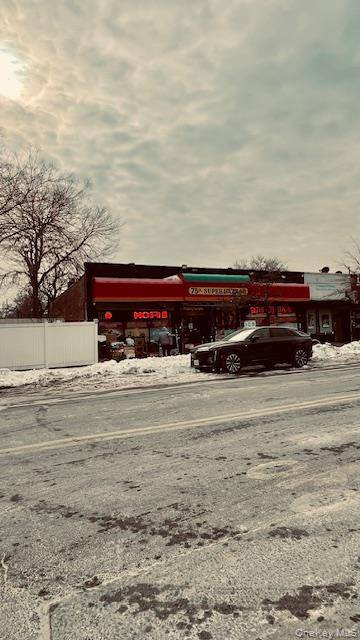 Grocery store operating successfully over 21 years.