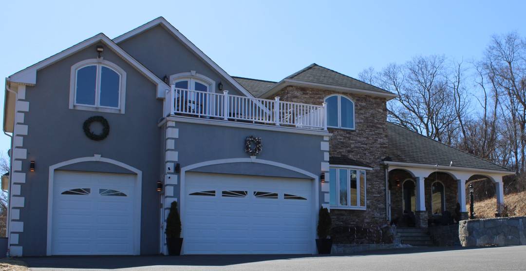 Motivated seller. Prestine Location !