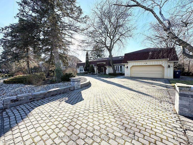 Rarely Offered Exquisite Private Home in the Heart of Toronto !