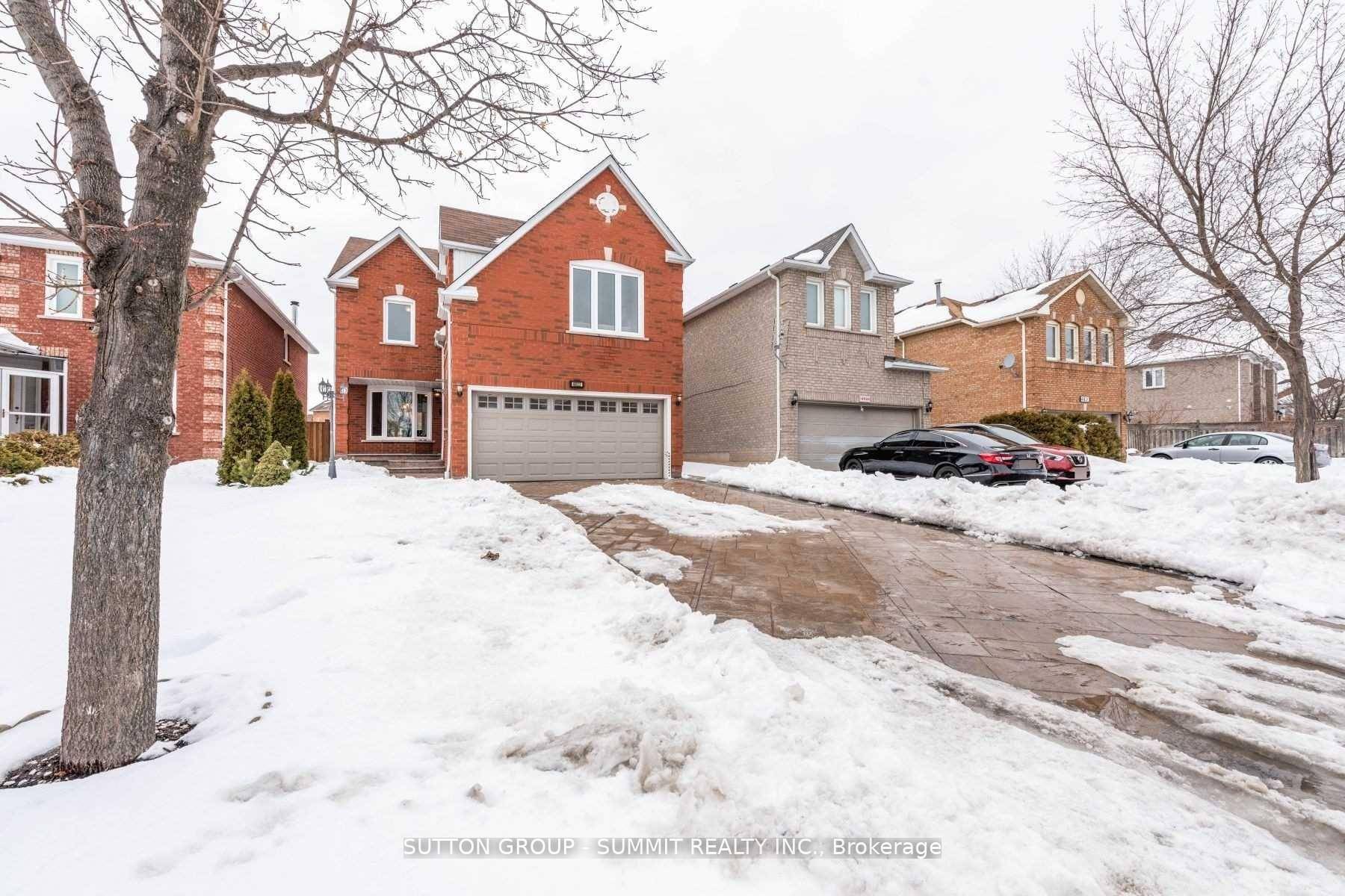 Beautiful Executive Sun Filled Home With 4 Bedrooms amp ; 2.