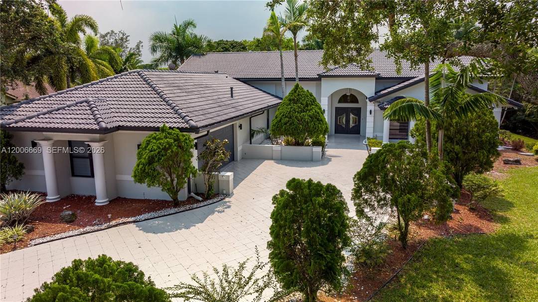 Most homes offer comfort this one delivers land, privacy, and a true Plantation Acres lifestyle.
