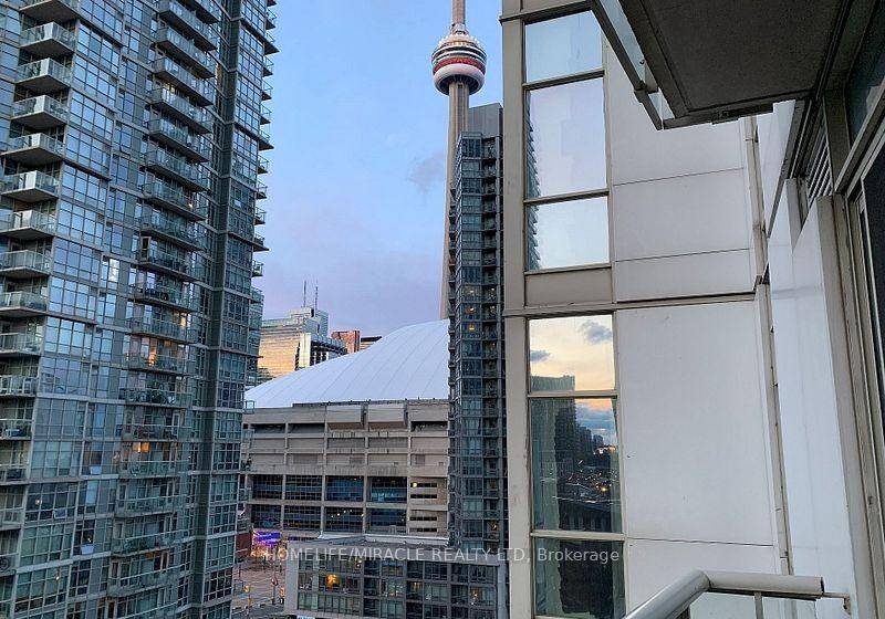 Just move in and enjoy Downtown Toronto in this Furnished 1 Bedroom Condo.