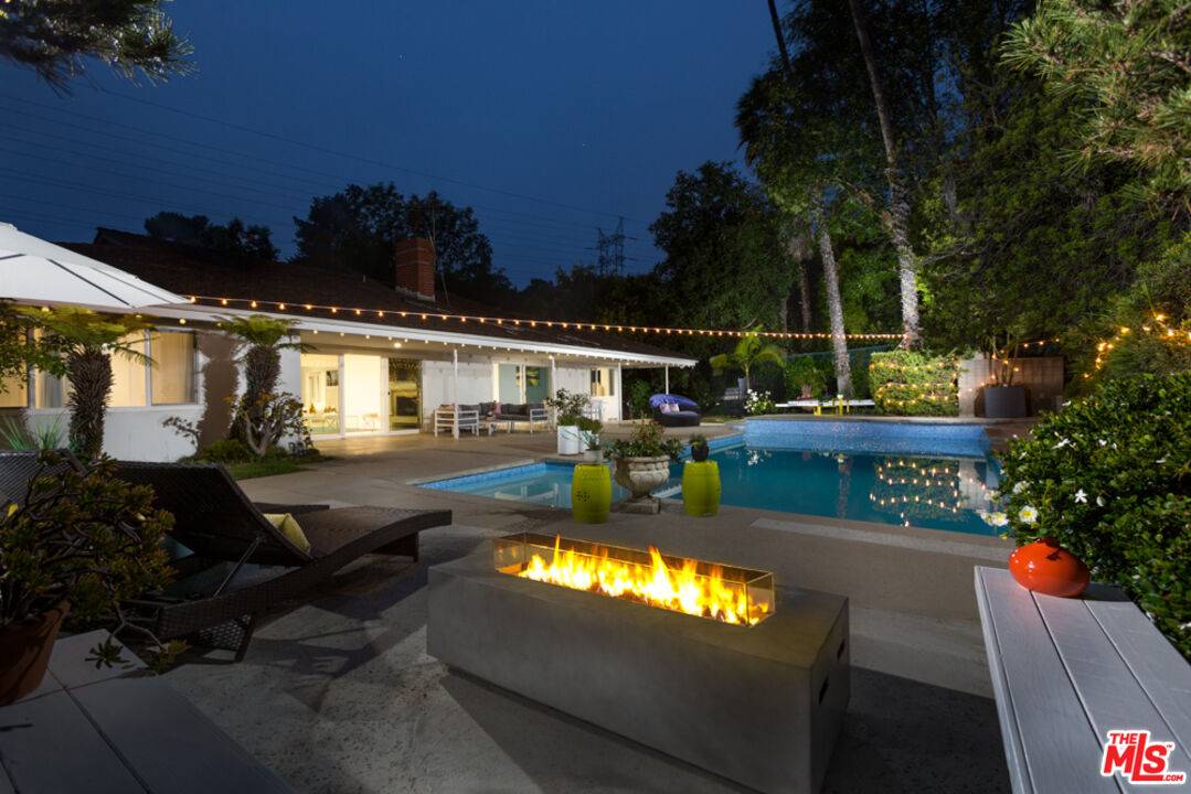 774 N Kenter Ave 4BR Brentwood La