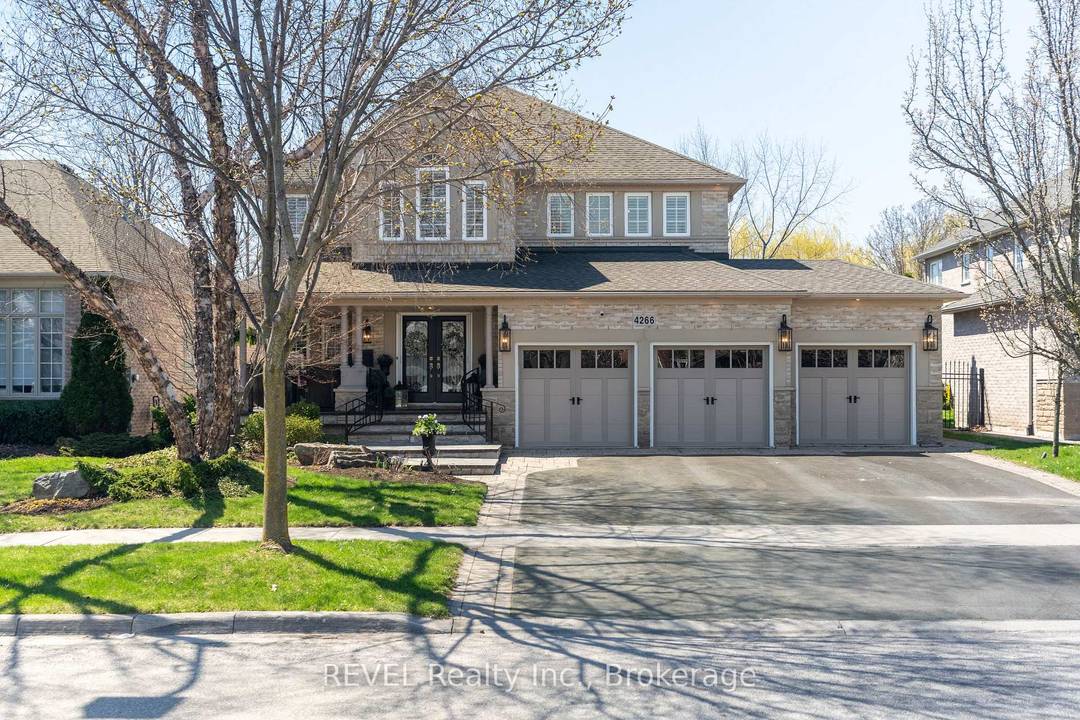 Welcome to 4266 Clubview Drive in Burlington, an exceptional home offering 3, 878 sq ft above grade, set in a quiet, highly sought after area backing directly onto Millcroft Golf ...