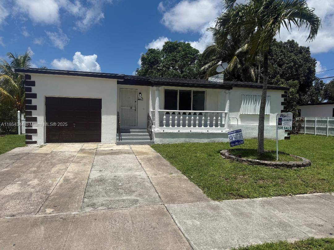 Charming Single Family Home No HOA Ideal for First Time Buyers or Investors !