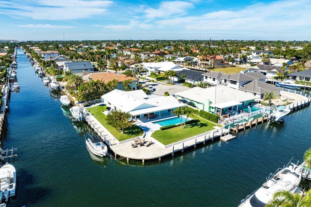 Live the Florida Lifestyle in this Waterfront Boater's Dream Home !