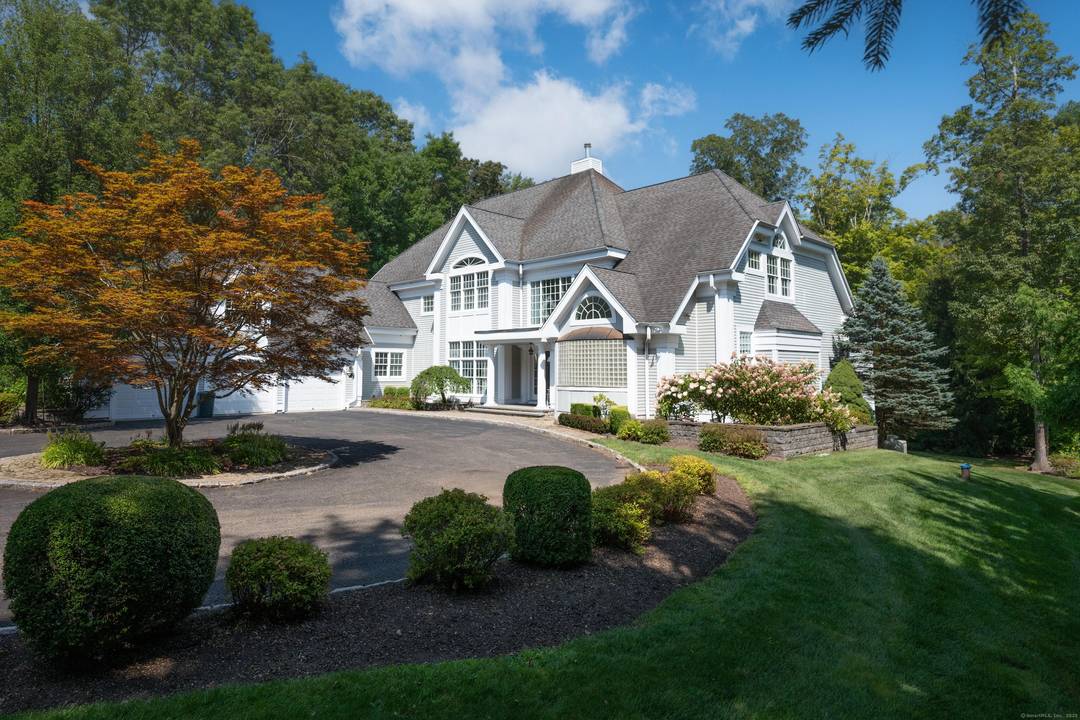 Priced to sell ! Custom built Colonial offers over 7500 sq.