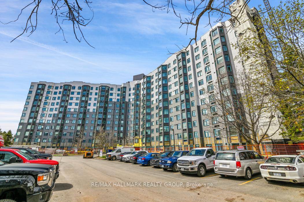 RESORT LIKE AMENITIES PREMIUM LOCATION UPDATED CONDO.
