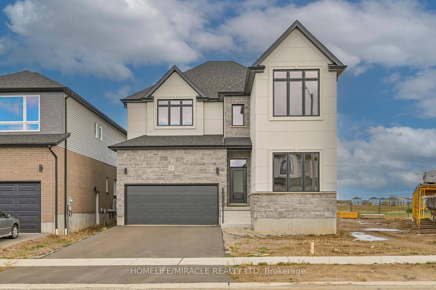 Exquisite 5 Bedroom Detached Home in Arlington Meadows, Paris Welcome to this beautifully upgraded 5 bedroom, 4.