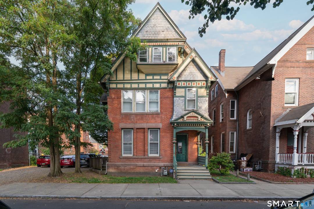 Spacious and historic home for sale in the heart of Downtown New Haven.