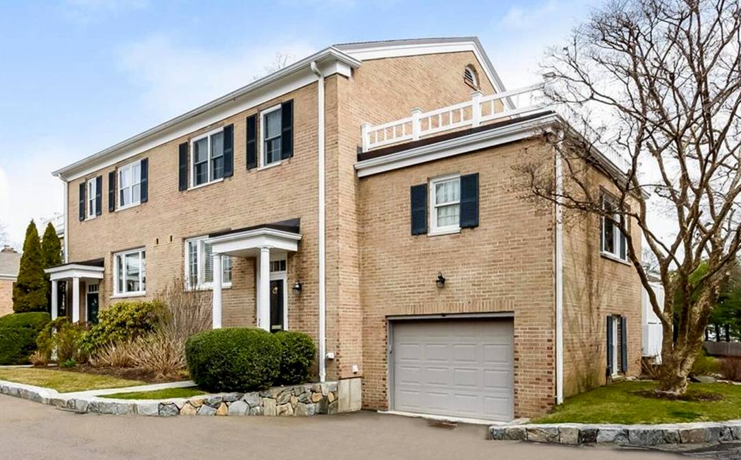 Renovated, move in ready condo located in the heart of New Canaan village.