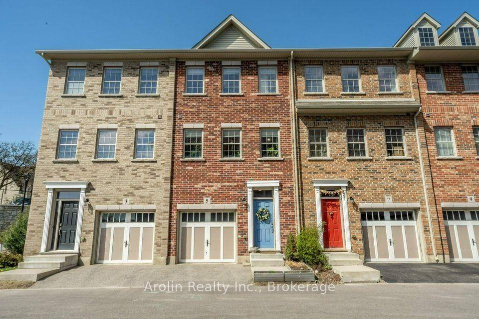 Welcome to a beautifully designed and spacious 4 bedroom, 4 washroom townhouse offering the perfect blend of comfort, style, and convenience.