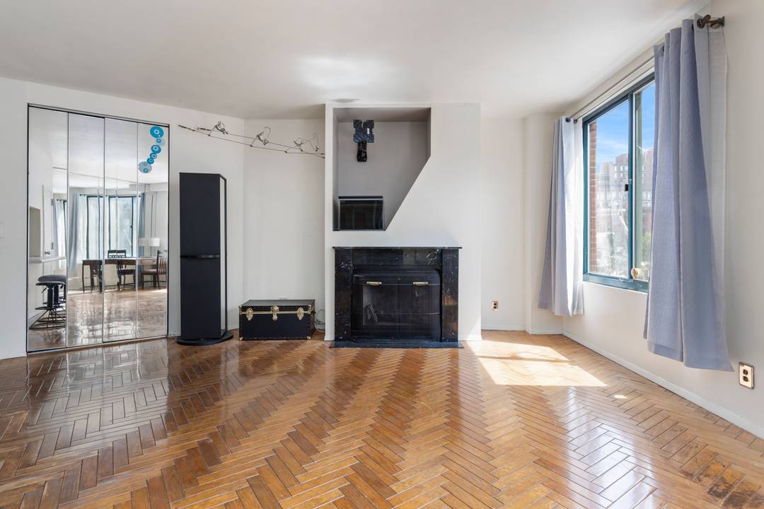 Blank Canvas on a Billion Dollar Block Welcome to 22 Perry Street, Apartment 2B a rare chance to own a piece of West Village history and make it entirely your ...