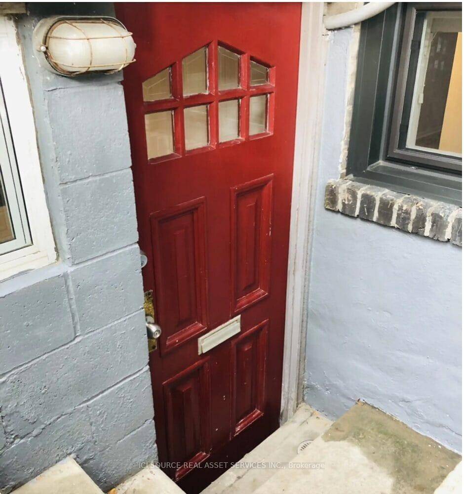This rarely available, fully renovated 1 bedroom, 1 bath basement apartment 590 sq.