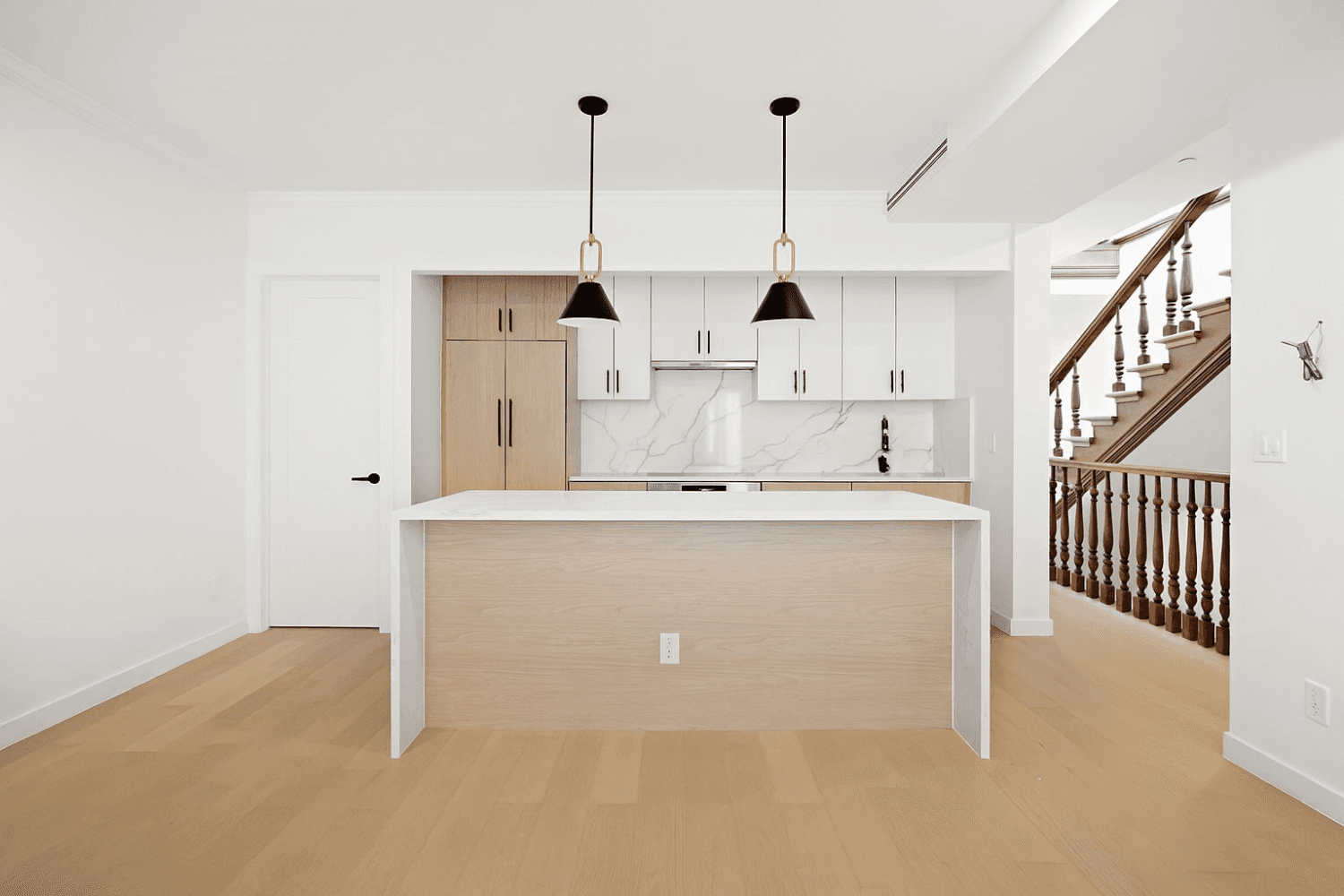 The Penthouse Residence at 56 Pierrepont Street is a meticulously gut renovated duplex offering three spacious bedrooms, two luxurious full bathrooms, and two elegant powder rooms.