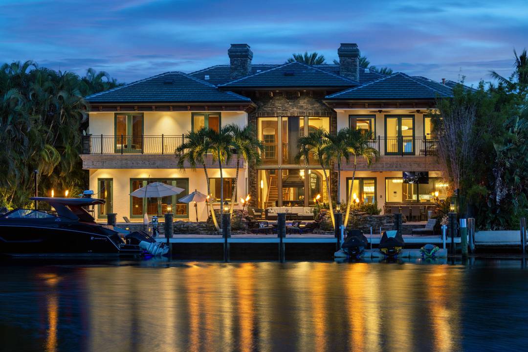 Welcome to Villa Tremezzo A Gated West Coast Contemporary Masterpiece in Lighthouse PointTailored for the world's most discerning buyers, this estate suits the lifestyle of billionaires offering timeless, enduring value ...